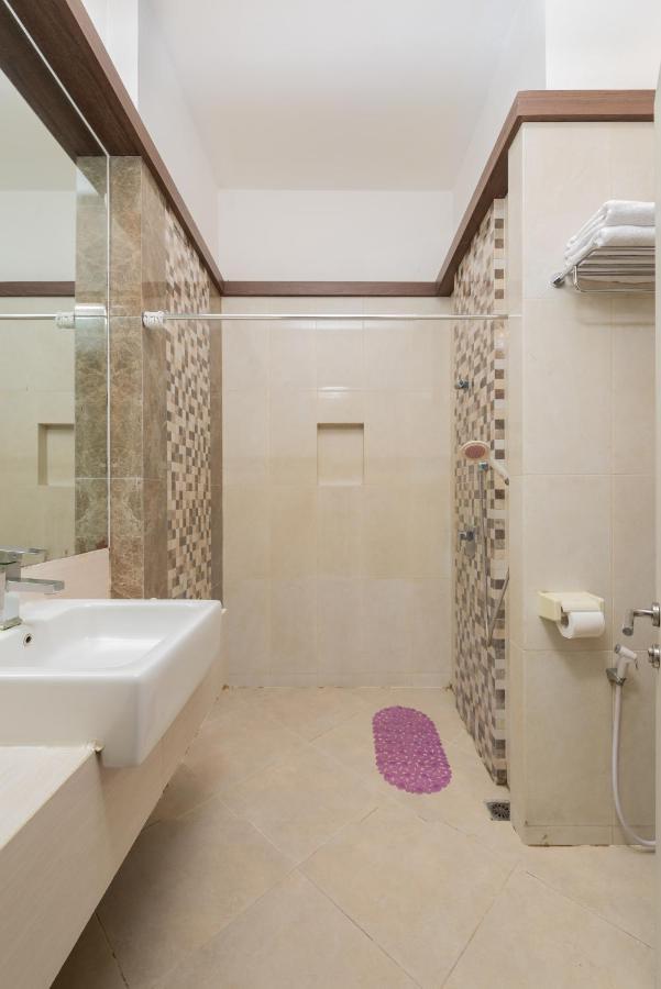 Life Emerald Hotel Surabaya Eksteriør billede