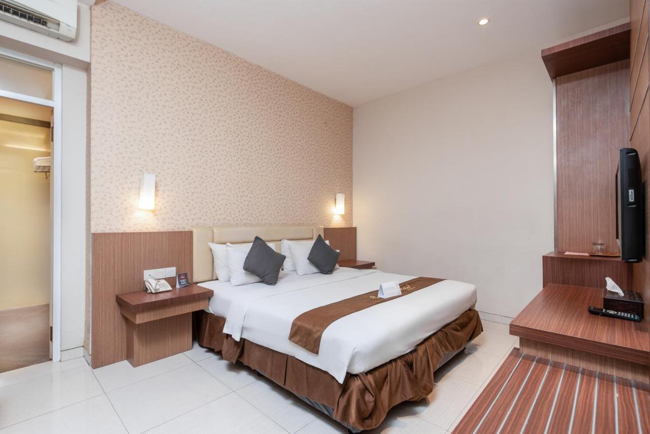 Life Emerald Hotel Surabaya Eksteriør billede