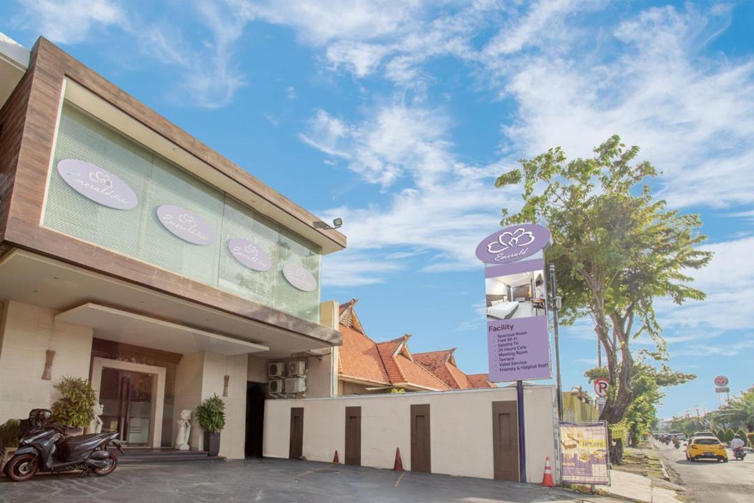 Life Emerald Hotel Surabaya Eksteriør billede