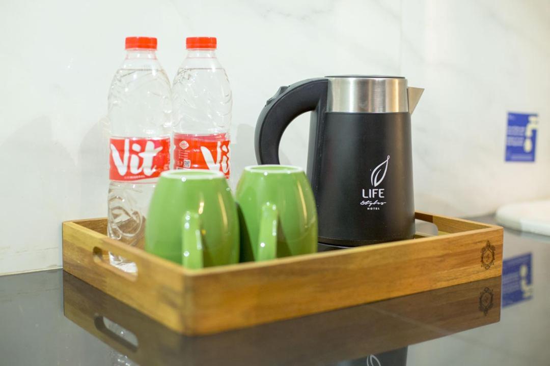 Life Emerald Hotel Surabaya Eksteriør billede