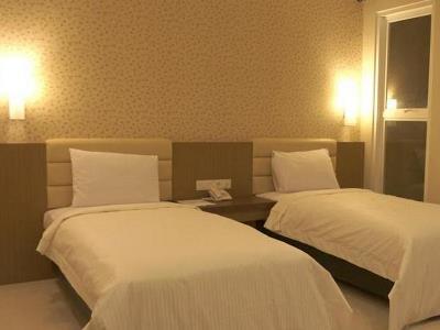 Life Emerald Hotel Surabaya Eksteriør billede
