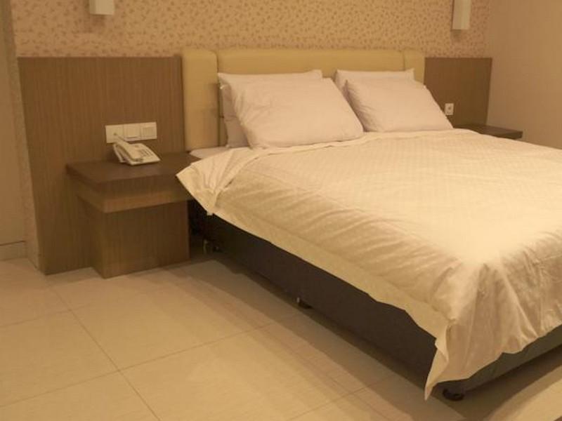 Life Emerald Hotel Surabaya Eksteriør billede