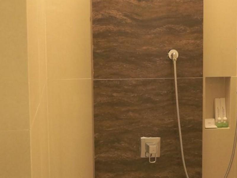 Life Emerald Hotel Surabaya Eksteriør billede